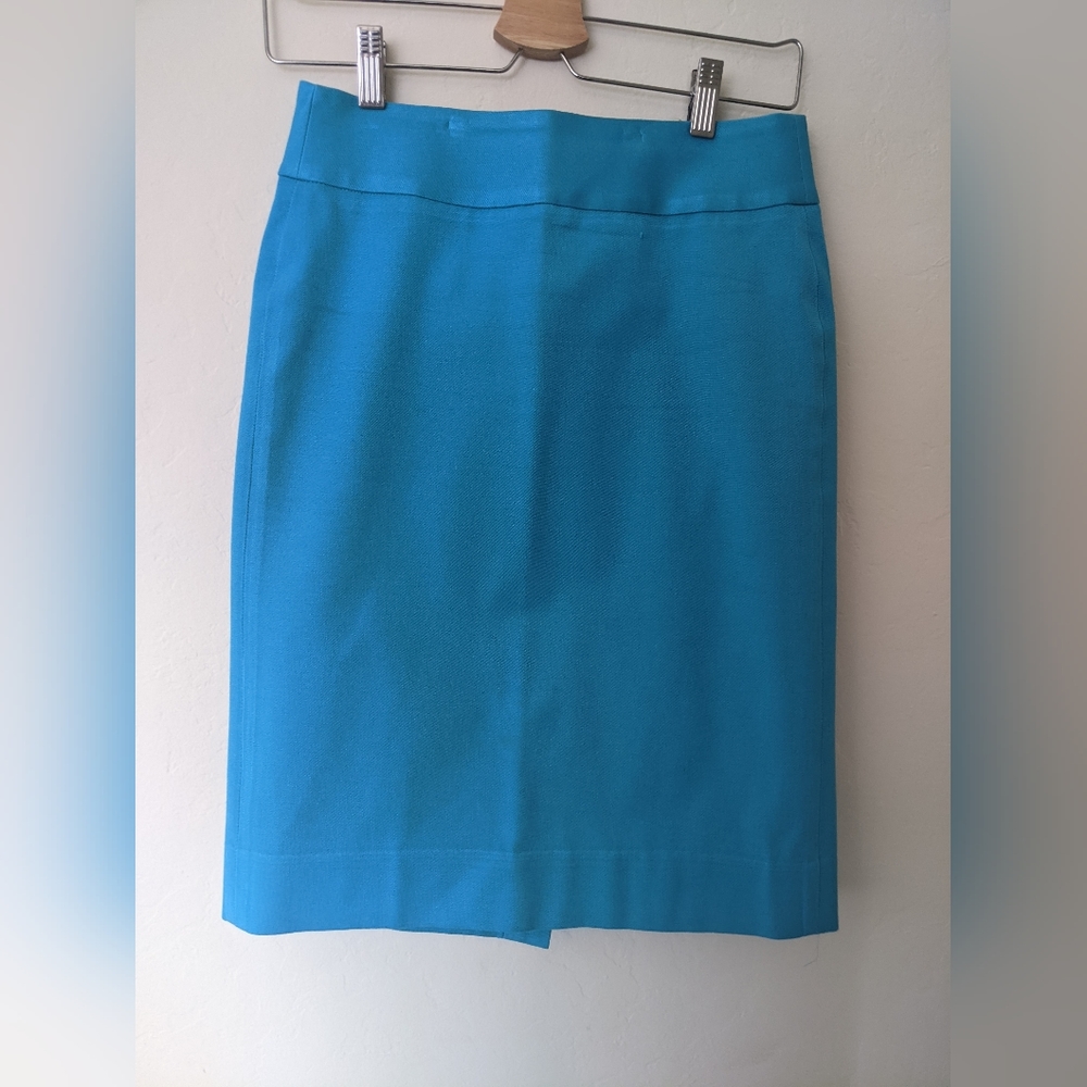 Turquoise pencil skirt summer color!